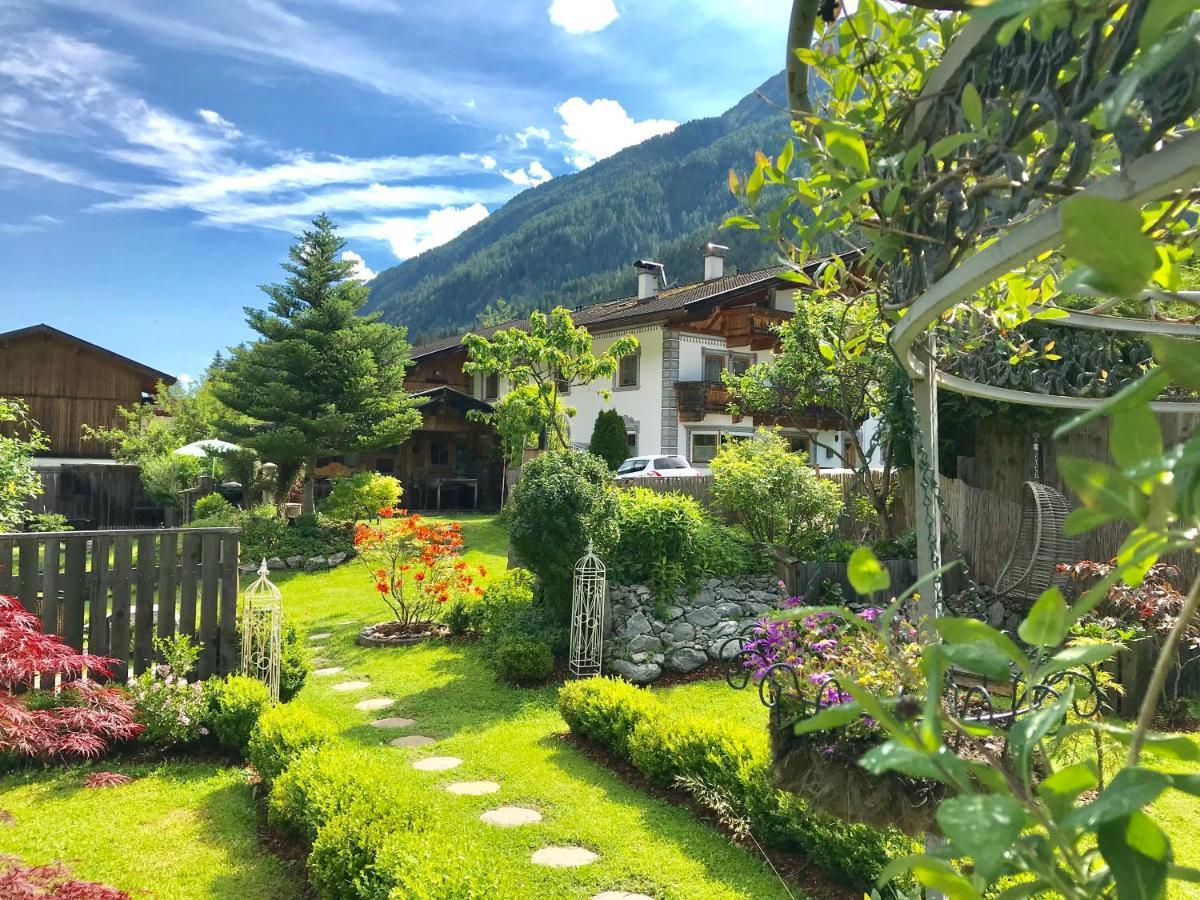 Apartments Schneiterhof - Der Frei-Raum Neustift im Stubaital Bagian luar foto