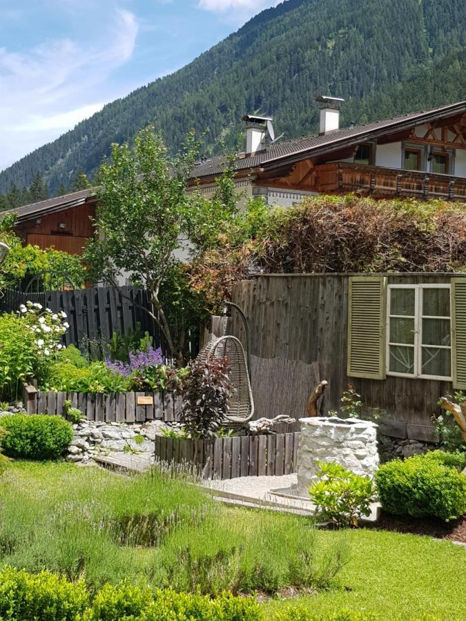 Apartments Schneiterhof - Der Frei-Raum Neustift im Stubaital Bagian luar foto