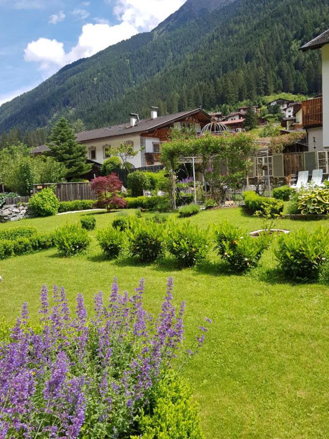 Apartments Schneiterhof - Der Frei-Raum Neustift im Stubaital Bagian luar foto