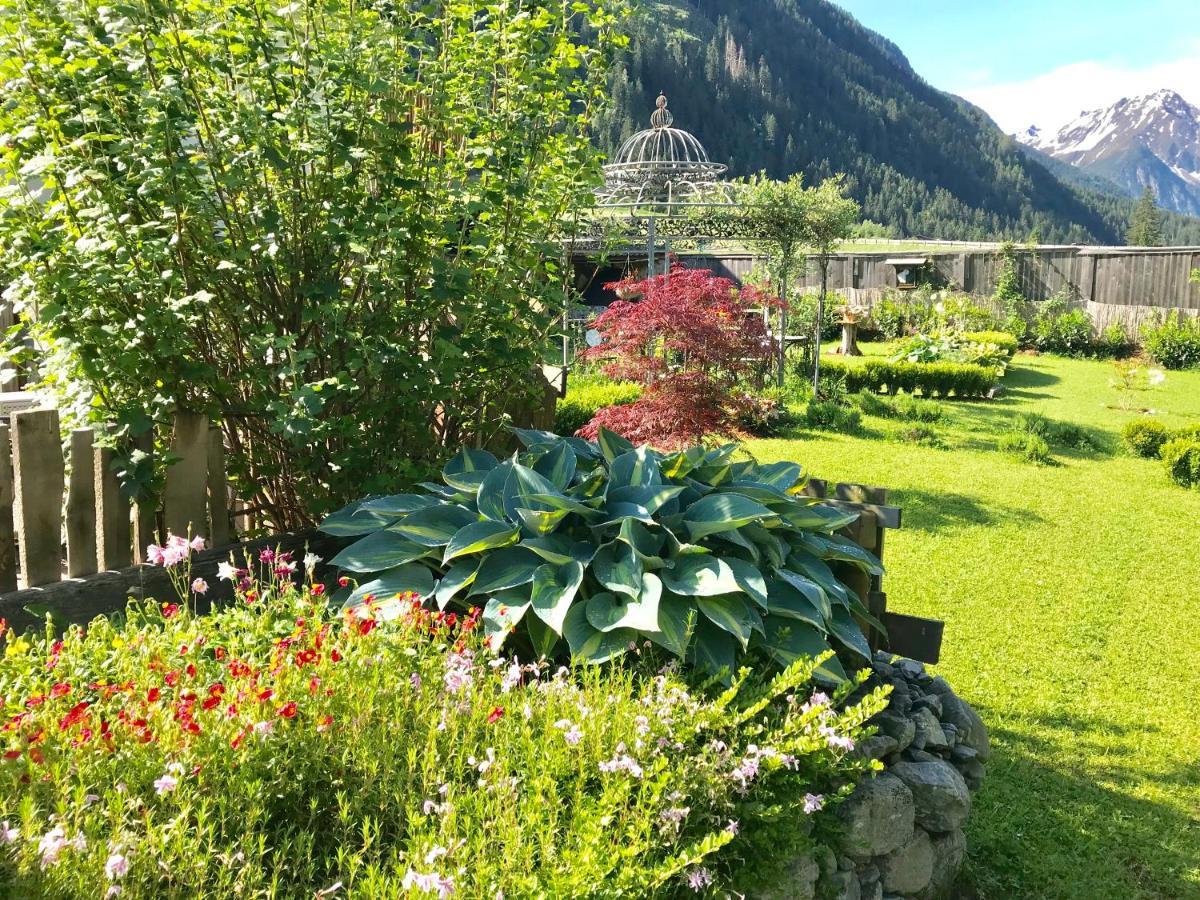 Apartments Schneiterhof - Der Frei-Raum Neustift im Stubaital Bagian luar foto