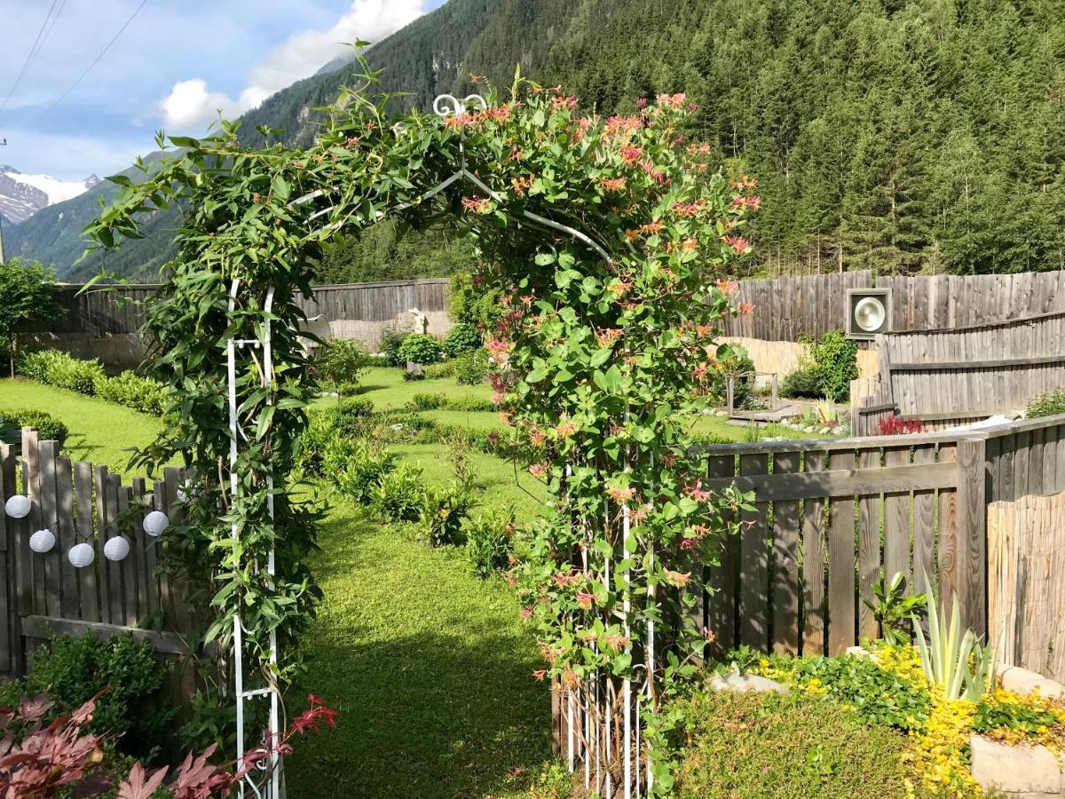 Apartments Schneiterhof - Der Frei-Raum Neustift im Stubaital Bagian luar foto