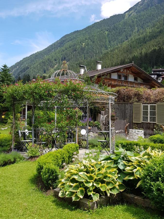 Apartments Schneiterhof - Der Frei-Raum Neustift im Stubaital Bagian luar foto